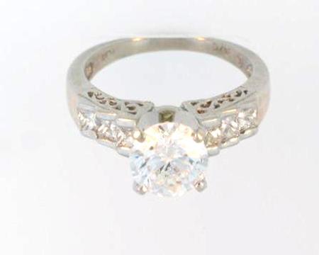 Platinum Diamond Engagement Ring with Round Center Stone      F4998