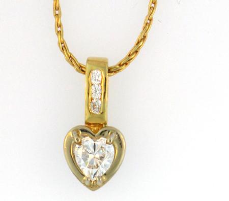 18k Yellow Gold Heart Shaped Diamond Pendant               40-00045