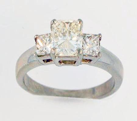 Platinum Diamond Engagement Ring 1ct with 2 Princess Cut diamonds on each side     01-00054