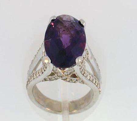 18kt White Gold Amethyst Ring with Diamonds      07-00018