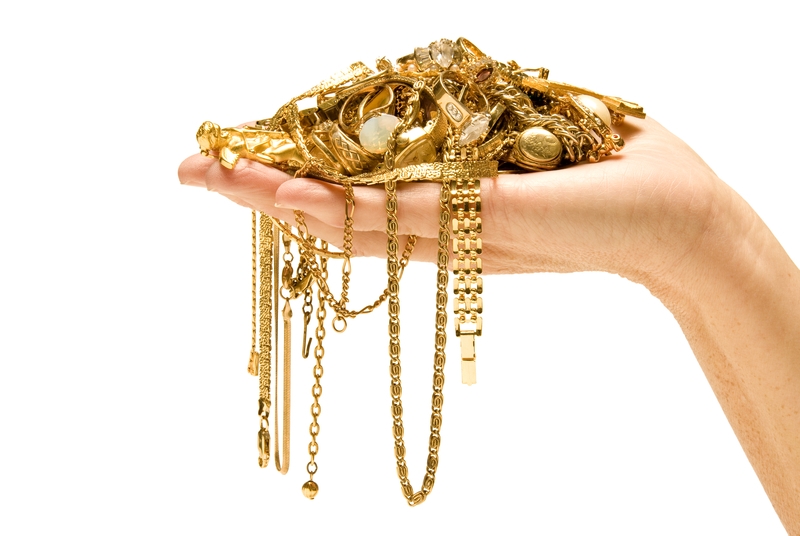 We buy gold jewelry in Marietta, GA.